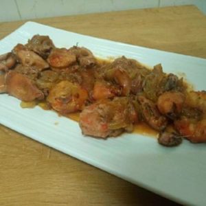 Calamares y langostinos en cebolla al Montilla VRM